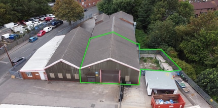 Valley Rd, Liversedge to rent Building Photo- Image 1 of 4