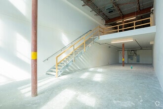 10704 120 St NW, Edmonton, AB to rent Interior Photo- Image 2 of 2