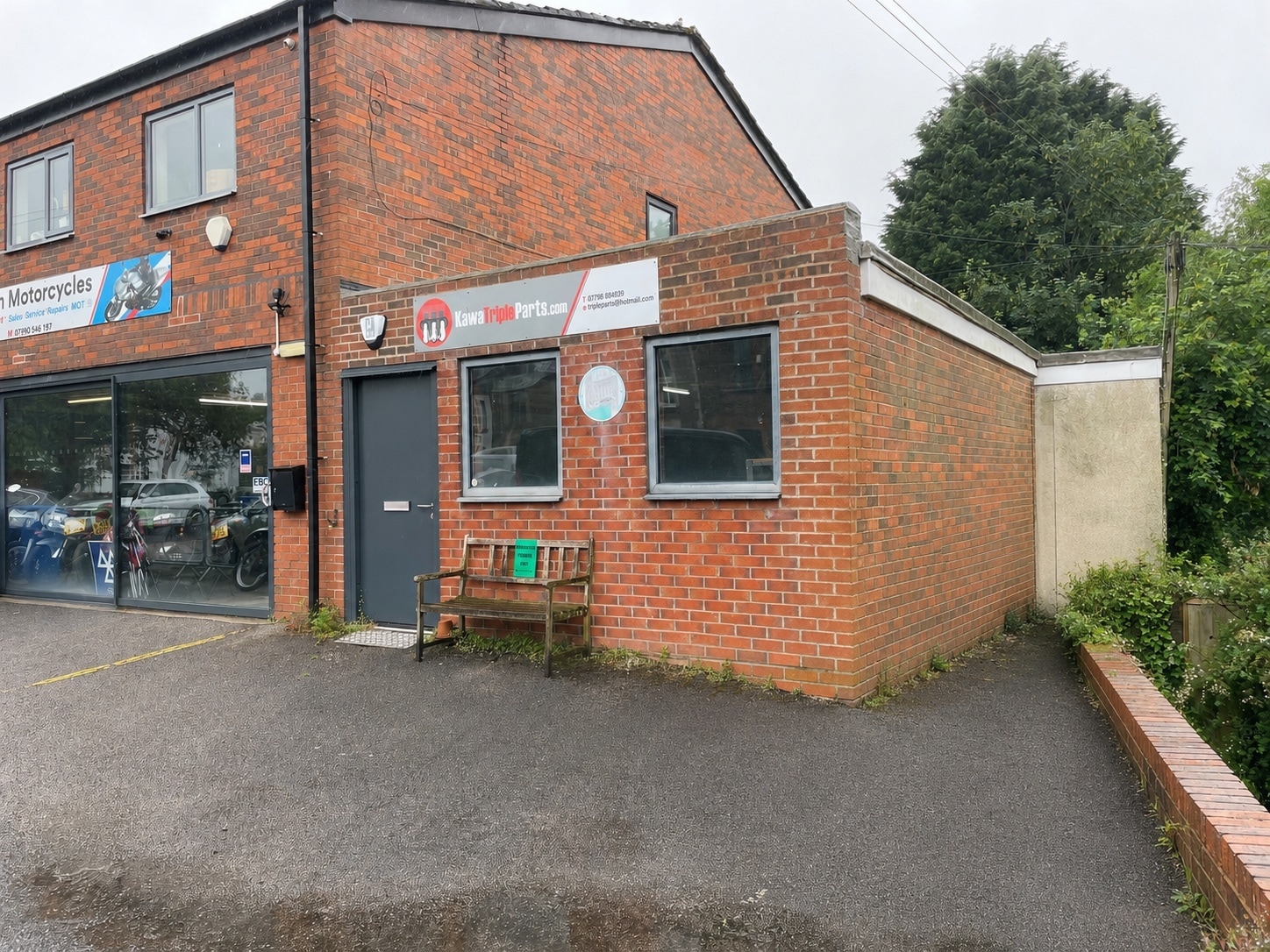 213 Blackburn Rd, Chorley to rent Building Photo- Image 1 of 4