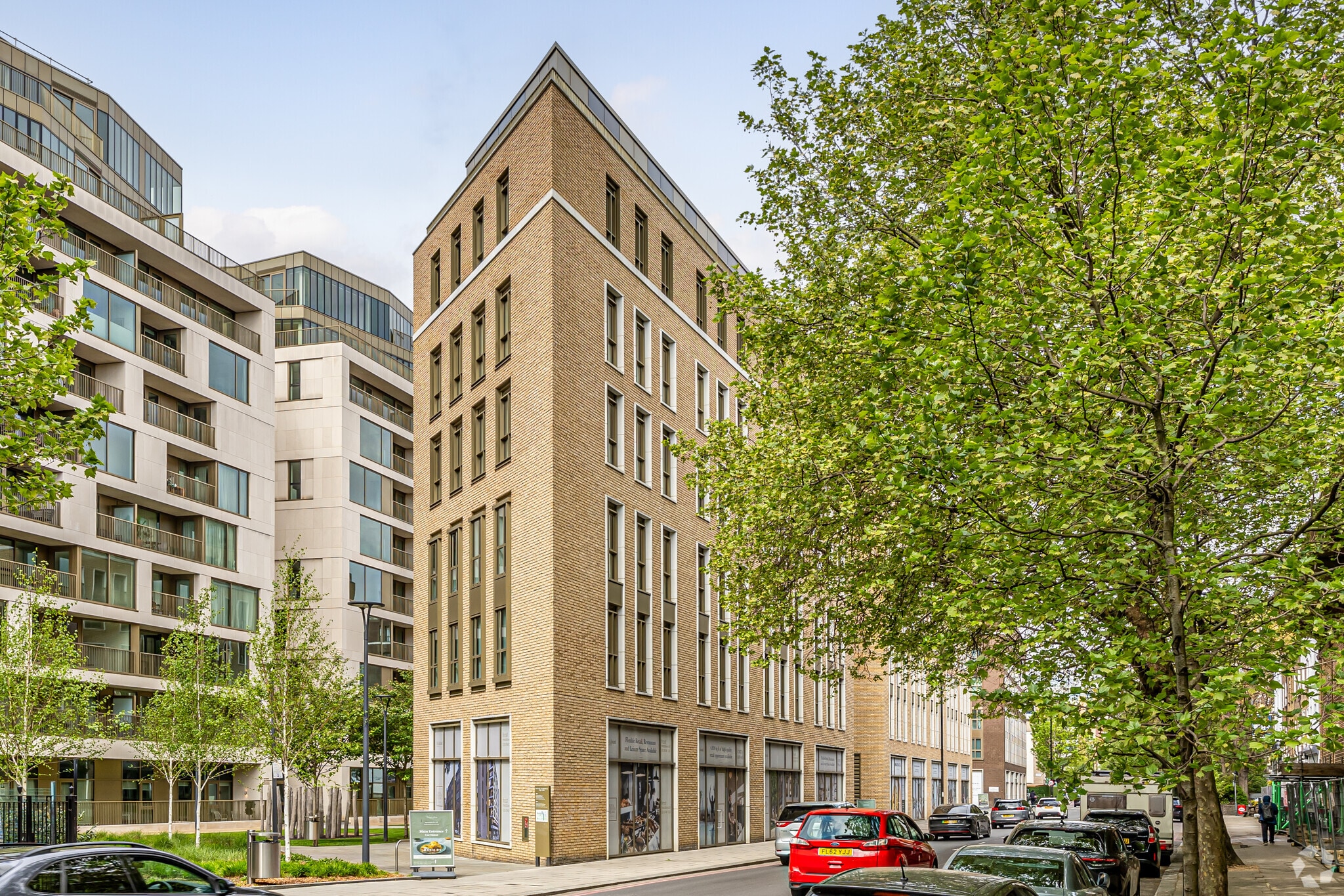 Royal Warwick Sq, London to rent Building Photo- Image 1 of 3