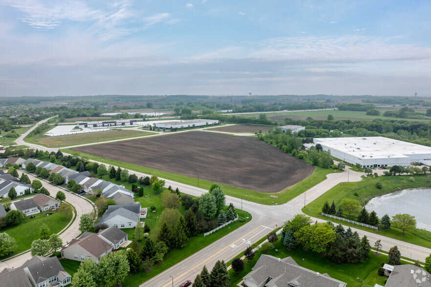 13301 Hennig Rd, Huntley, IL for rent - Aerial - Image 3 of 4