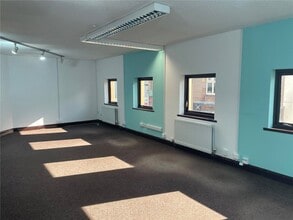 10A Short Bridge St, Newtown to rent Interior Photo- Image 2 of 7