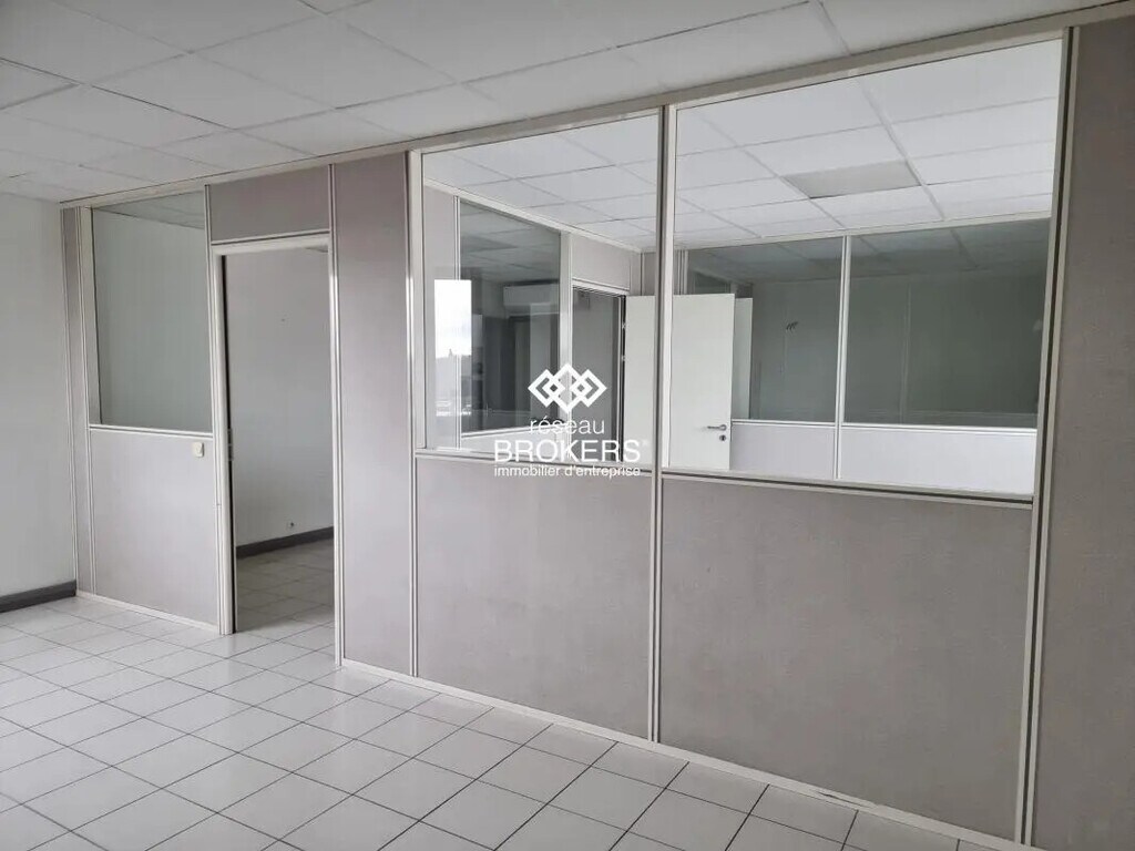 Location Entrepôt 104 m² - Photo 1