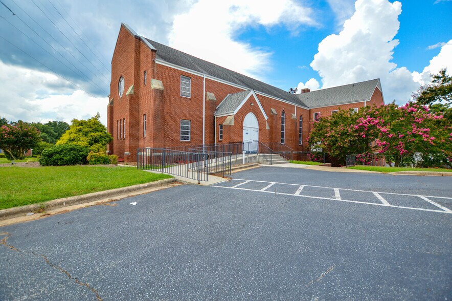 1520 S Scales St, Reidsville, NC 27320 UK