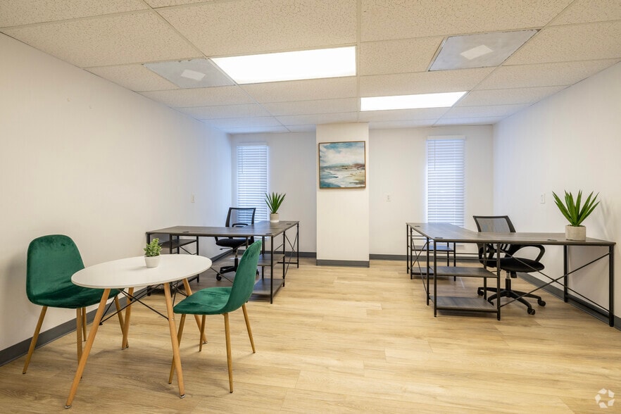 5925 E Dr Martin Luther King Jr Blvd, Tampa, FL to rent - Building Photo - Image 3 of 12