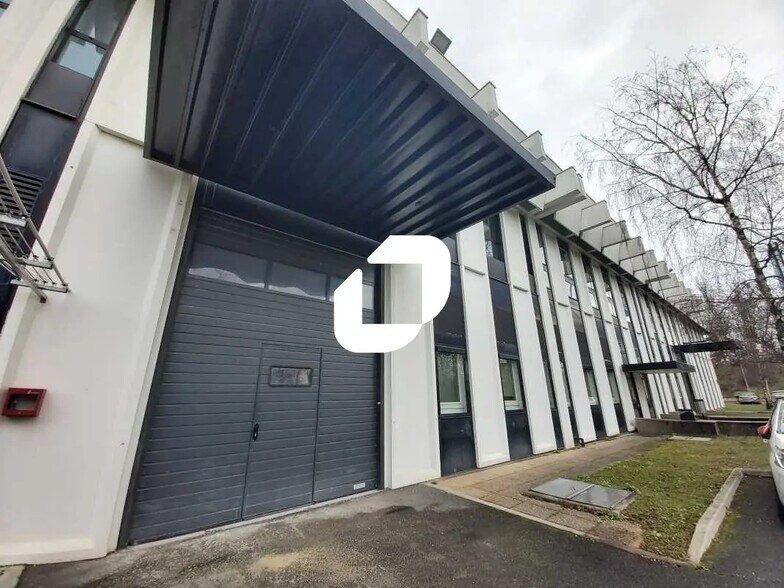 Light Industrial in Rungis to rent - Building Photo - Image 3 of 6