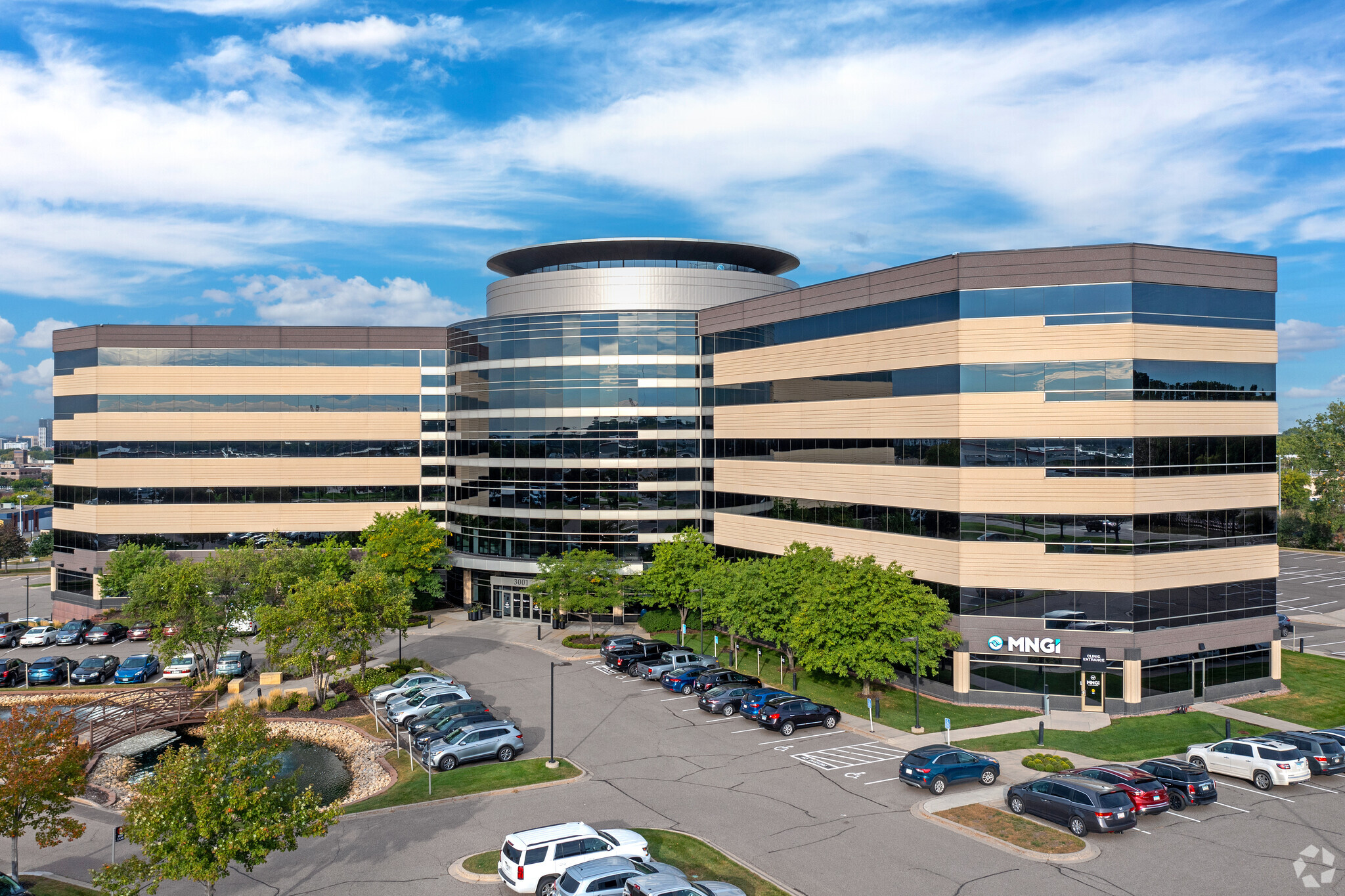 3001 NE Broadway St, Minneapolis, MN for rent Building Photo- Image 1 of 13