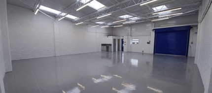 11-17 Horatius Way, Croydon to rent Interior Photo- Image 2 of 3