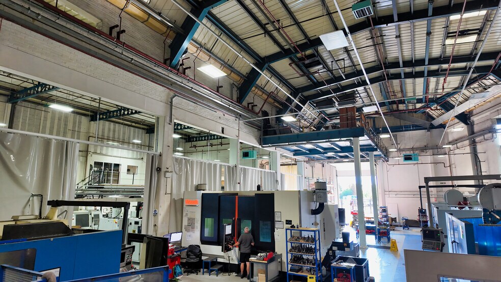 Units F & H Staverton Technology Park portfolio of 2 properties for sale on LoopNet.co.uk - Interior Photo - Image 3 of 7