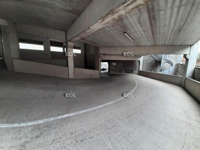 Light Industrial in Ivry-sur-Seine to rent - Building Photo - Image 2 of 9
