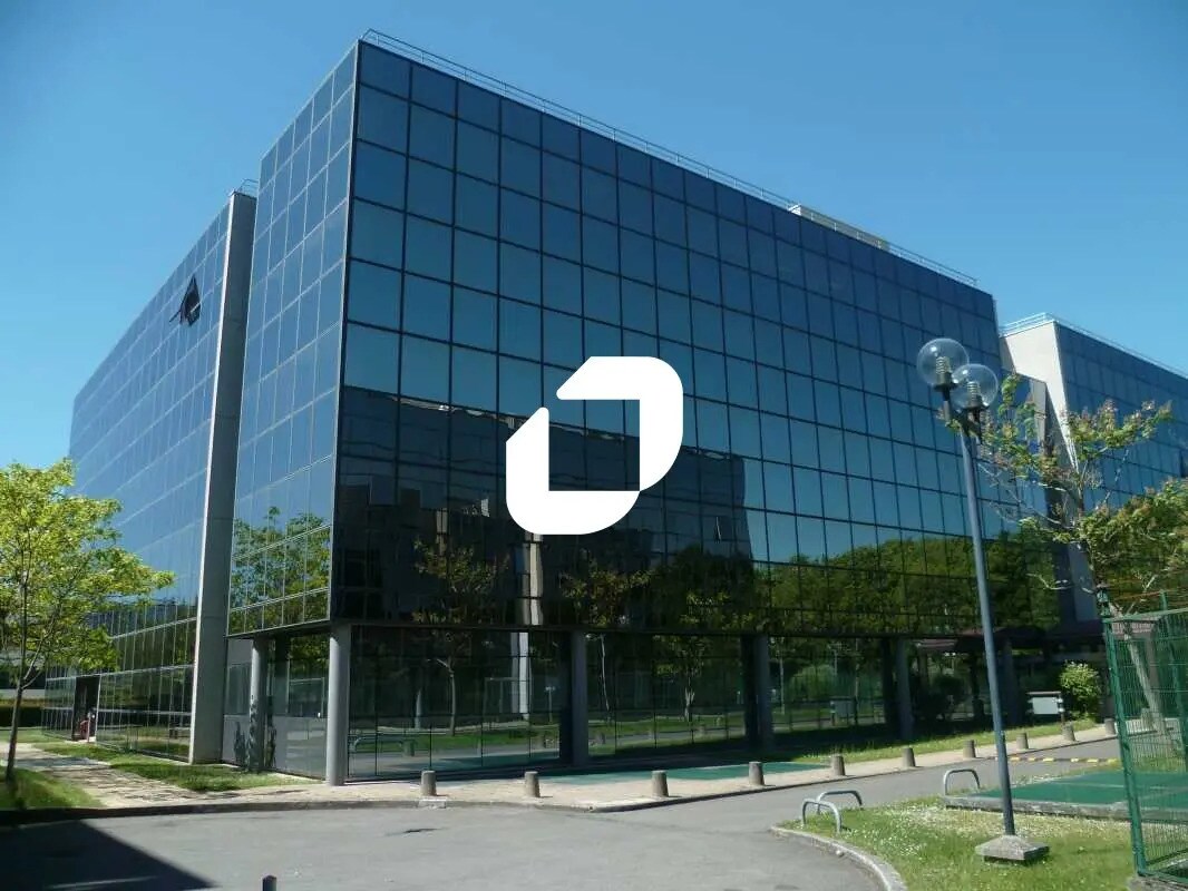 18 Rue Grange Dame Rose, Vélizy-Villacoublay to rent Building Photo- Image 1 of 32