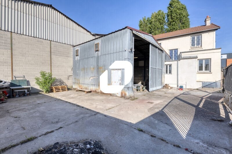 Light Industrial in Nanterre for sale - Building Photo - Image 1 of 18