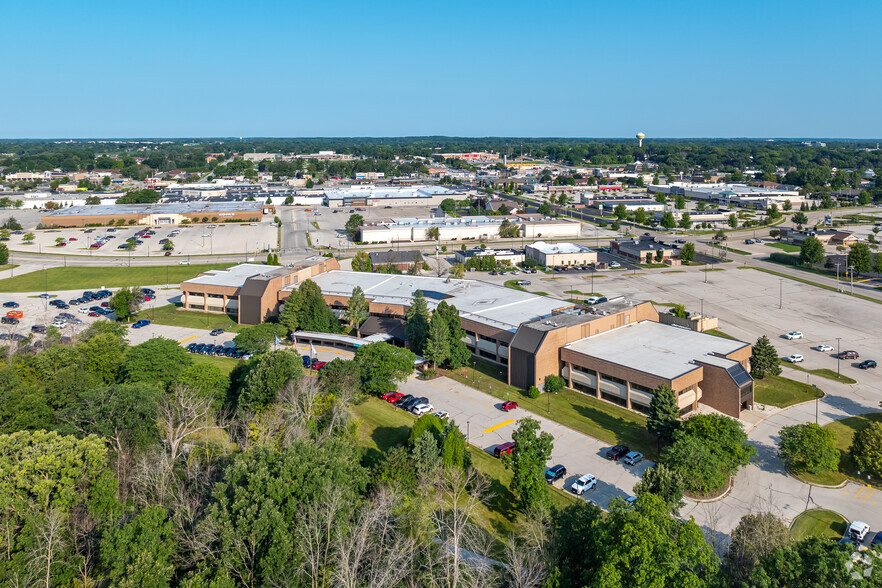 700 Pilgrim Way, Green Bay, WI for sale - Aerial - Image 1 of 37