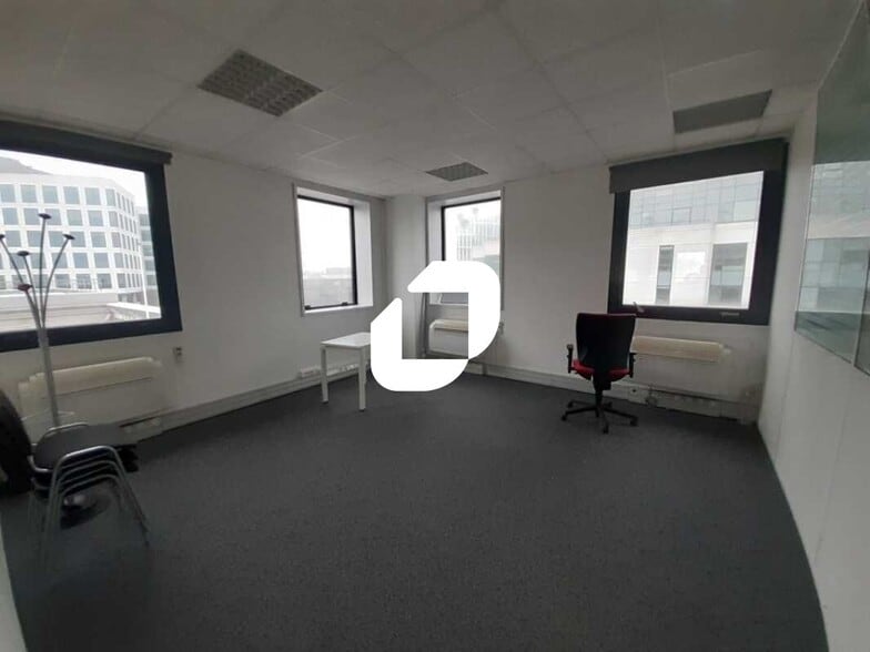 Office in Saint-Denis to rent - Interior Photo - Image 3 of 6