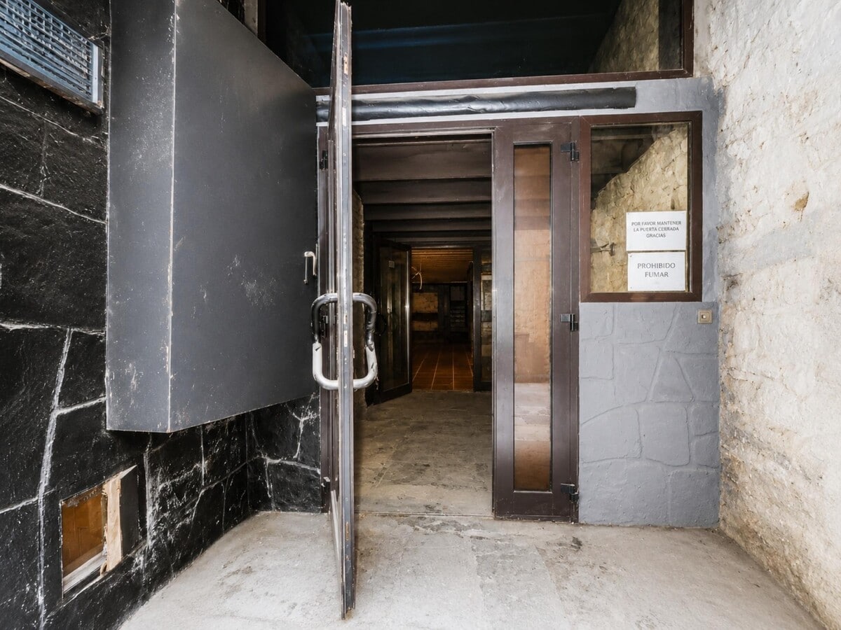 Manresa, BAR 08241 - Unit Pt01 - - Interior Photo - Image 2 of 18