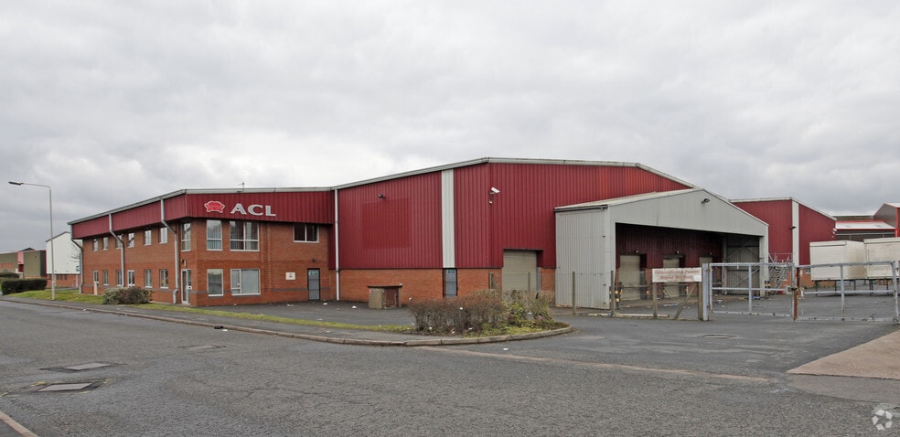 Narrowboat Way, Dudley to rent - Building Photo - Image 1 of 5