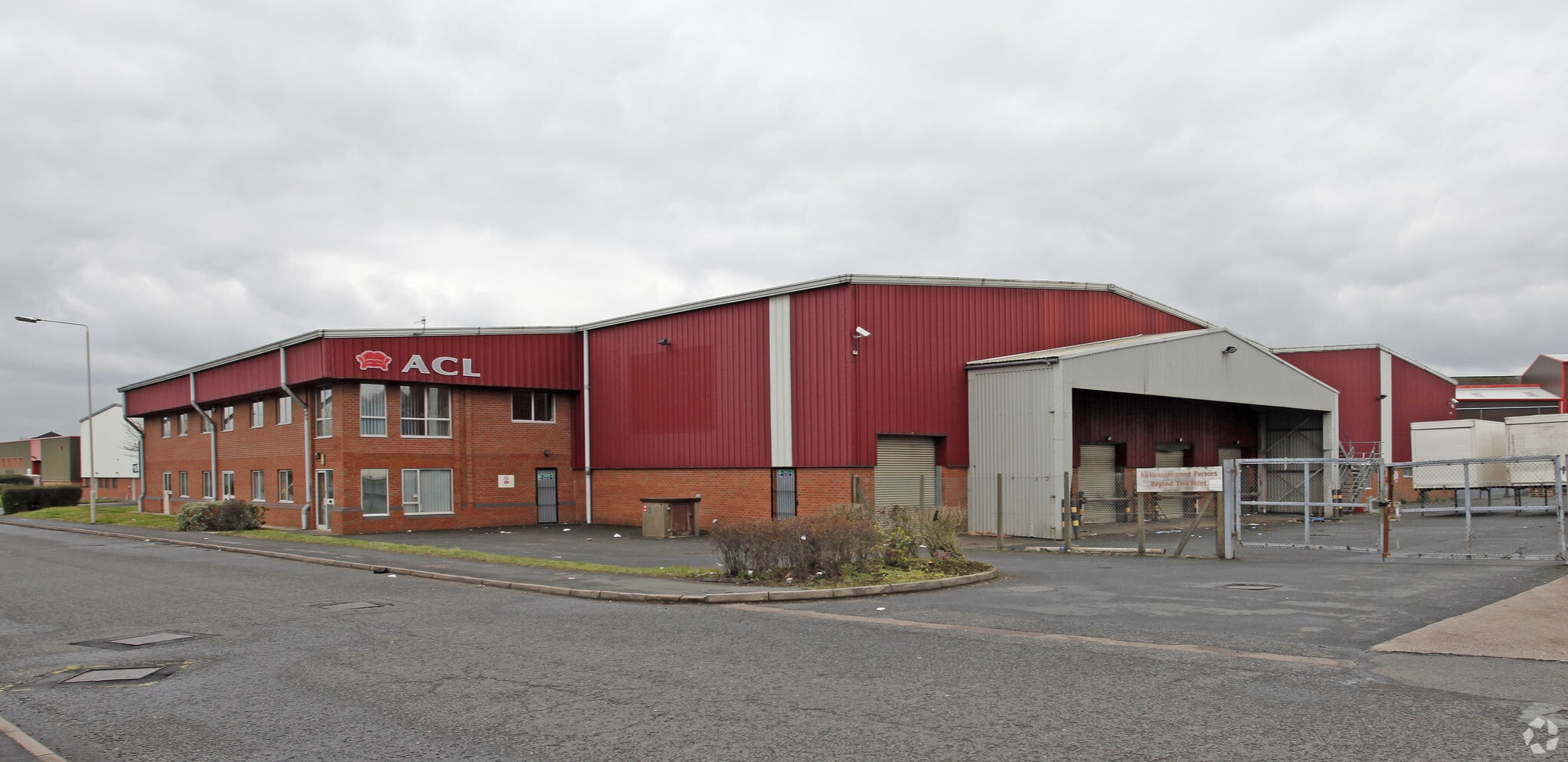 Narrowboat Way, Dudley to rent Building Photo- Image 1 of 6