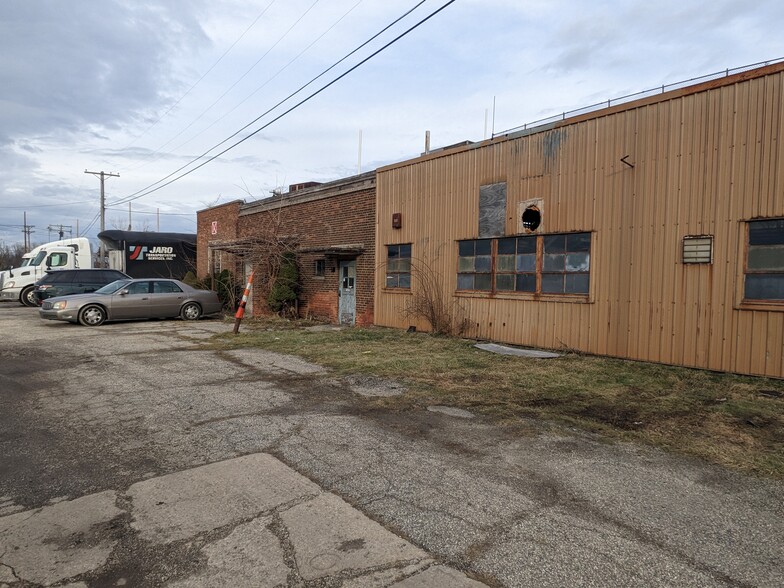 21500 Saint Clair Ave, Euclid, OH for sale - Building Photo - Image 3 of 5