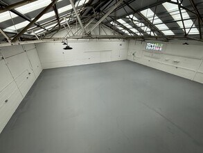 Abercromby Ave, High Wycombe to rent Interior Photo- Image 2 of 6