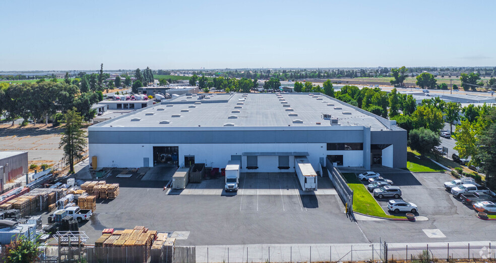 1192-1196 Vanderbilt Cir, Manteca, CA for rent - Aerial - Image 3 of 30