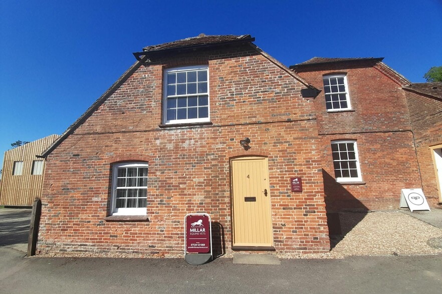 Herriard Park, Basingstoke to rent - Building Photo - Image 2 of 2