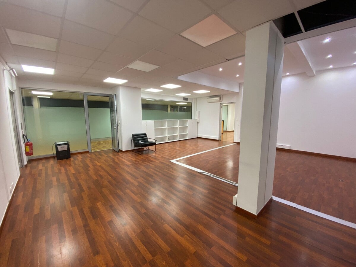 Marseille, BDR 13008 - - - Interior Photo - Image 2 of 9