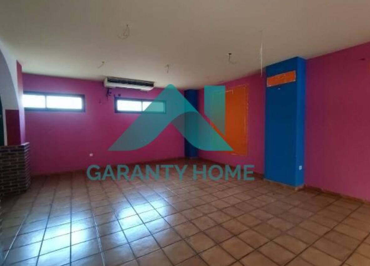 Retail in Cáceres, Cáceres to rent Interior Photo- Image 1 of 8