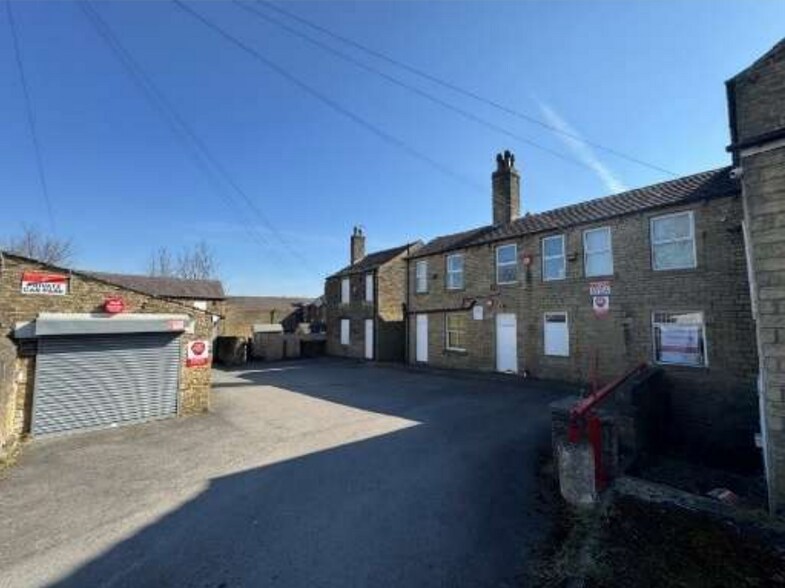 128-140 Blackmoorfoot Rd, Huddersfield for sale - Building Photo - Image 2 of 10