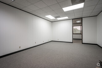 9660 Hillcroft Ave, Houston, TX for rent Interior Photo- Image 1 of 2