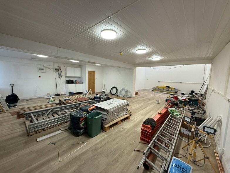 Armfield Clos, West Molesey to rent - Building Photo - Image 3 of 5