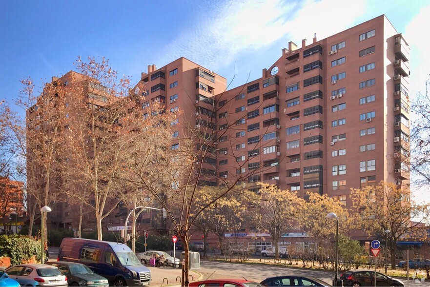 Avenida Pablo Neruda, 63, Madrid, Madrid for rent - Building Photo - Image 2 of 2