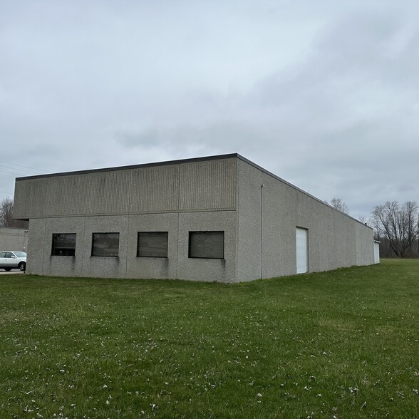 2899 Industrial Park Dr, Austinburg, OH for sale - Building Photo - Image 2 of 5