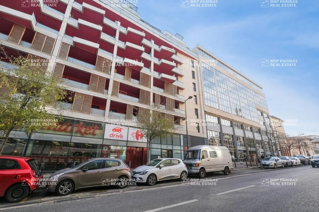 Location Bureaux 979 m² - Photo 1