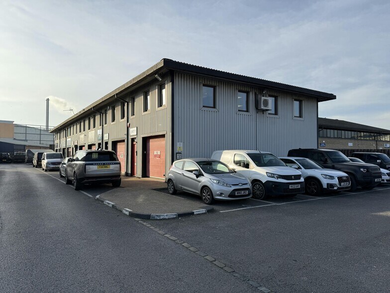 Airport Service Rd, Portsmouth to rent - Building Photo - Image 3 of 11