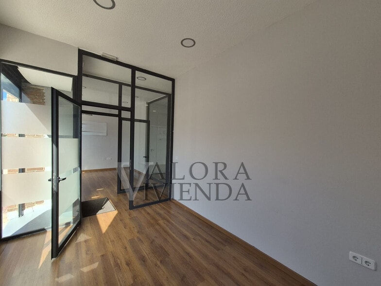 Retail in Alcorcón, Madrid to rent - Primary Photo - Image 1 of 2