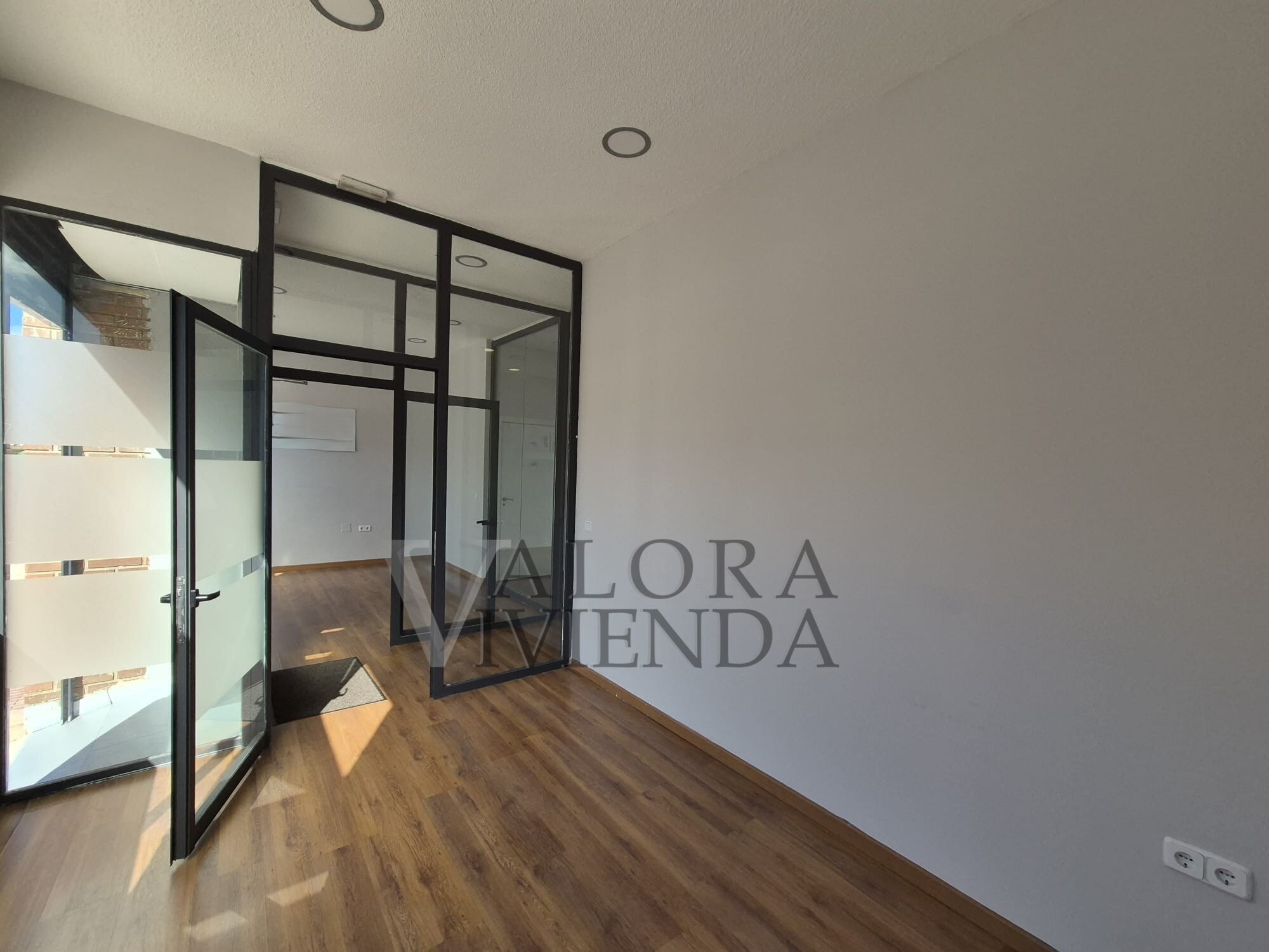 Retail in Alcorcón, Madrid to rent Primary Photo- Image 1 of 3