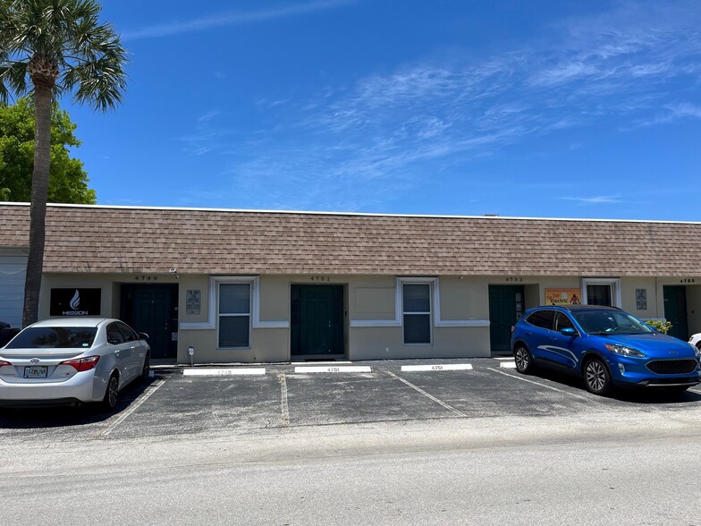 4831-4837 NE 11th Ave, Oakland Park, FL for rent - Building Photo - Image 1 of 5