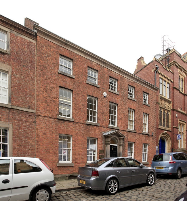 More details for 11 Church Ln, Oldham - Office to Rent