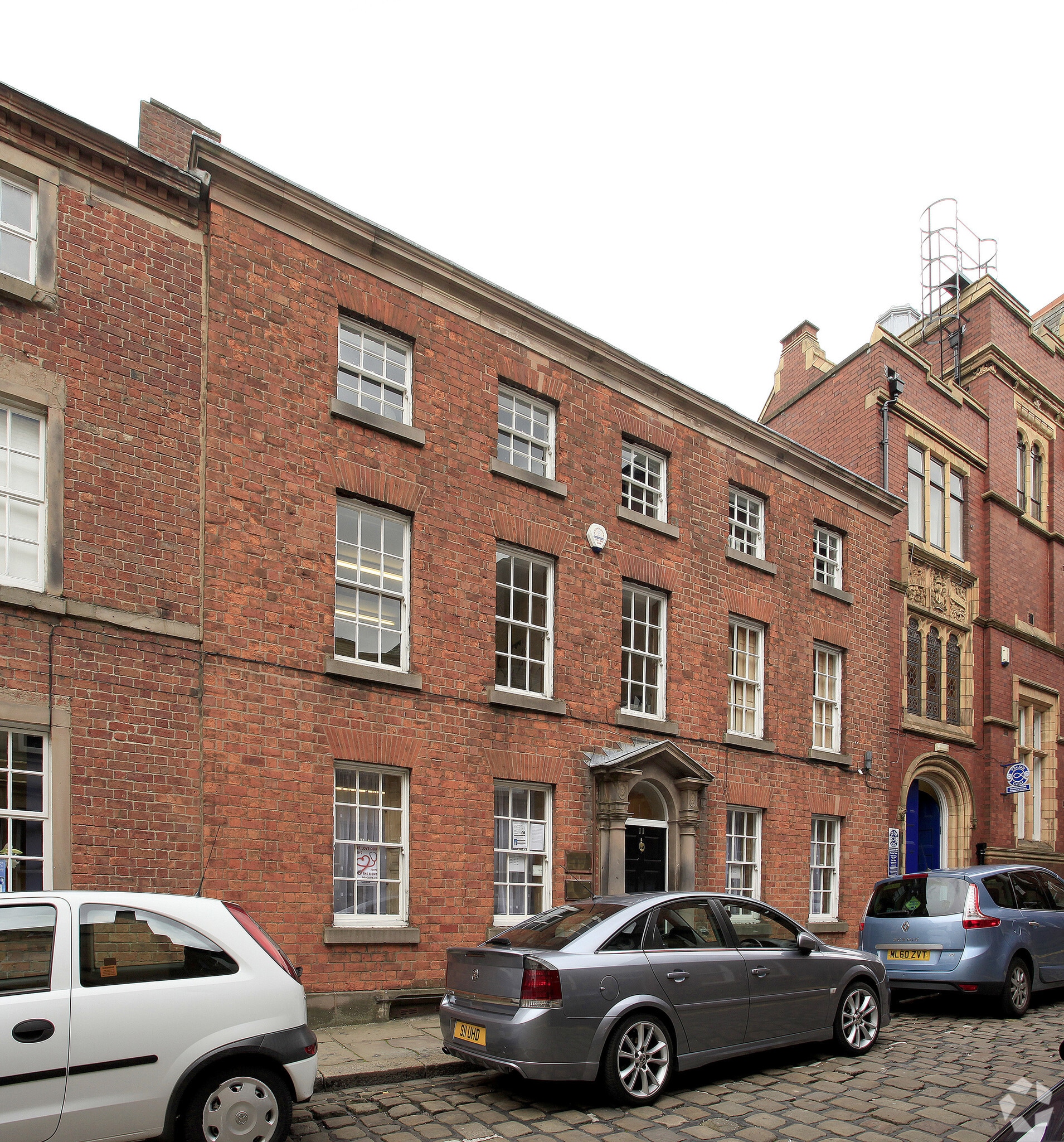 11 Church Ln, Oldham to rent Primary Photo- Image 1 of 3