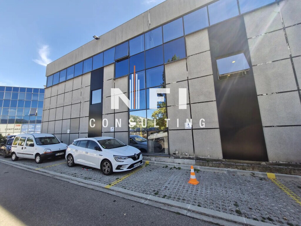 Location Local d'activités 939 m² - Photo 1