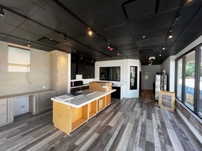 312-326 Peterson Rd, Libertyville, IL to rent Interior Photo- Image 2 of 9