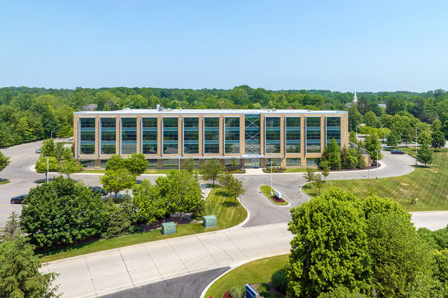 36500 Corporate Dr, Farmington Hills, MI for rent - Building Photo - Image 1 of 7