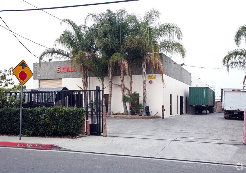 235 S 9th Ave, City Of Industry, CA for rent - Primary Photo - Image 1 of 2