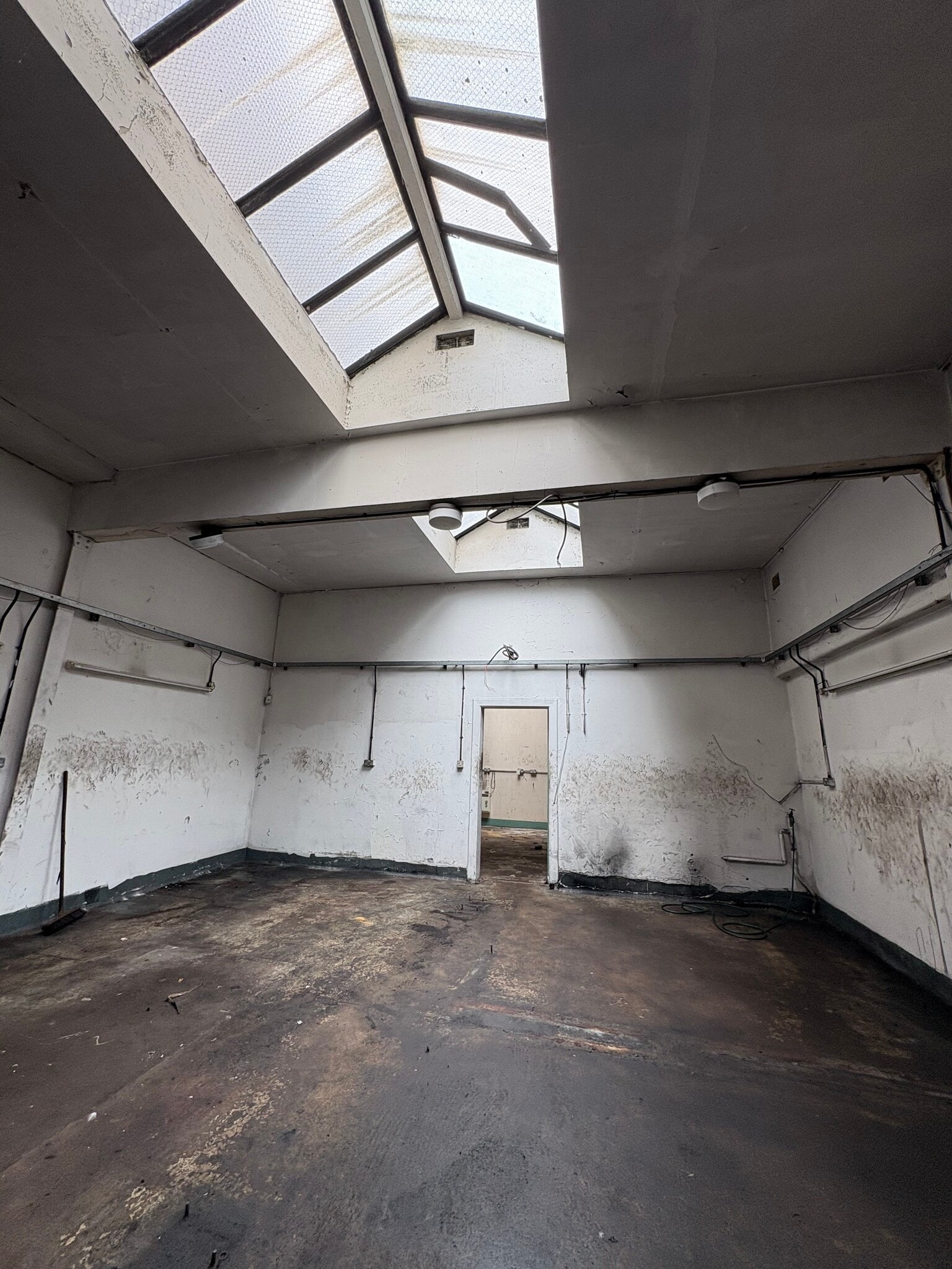 28 Queen Charlotte St, Edinburgh for sale Building Photo- Image 1 of 6