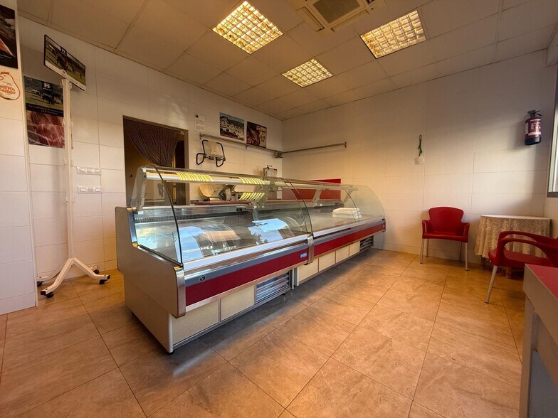 Retail in Granada for sale - Interior Photo - Image 3 of 16