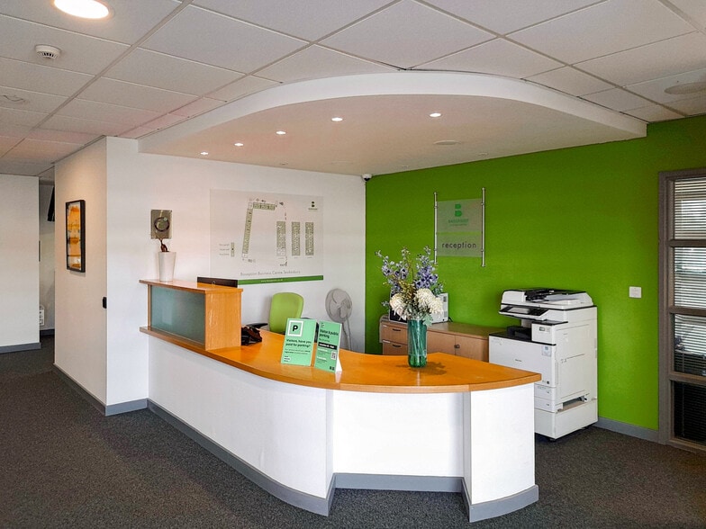 1-75 Oakfield Close, Tewkesbury to rent - Interior Photo - Image 3 of 10