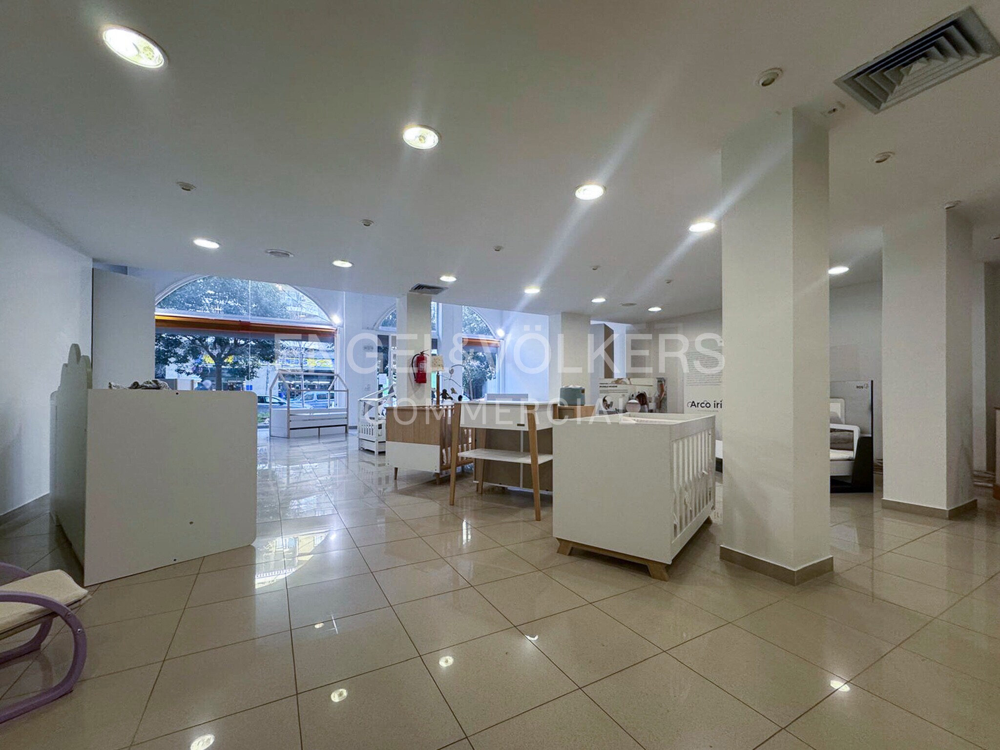 Retail in Vilafranca del Penedès, Barcelona to rent Primary Photo- Image 1 of 4