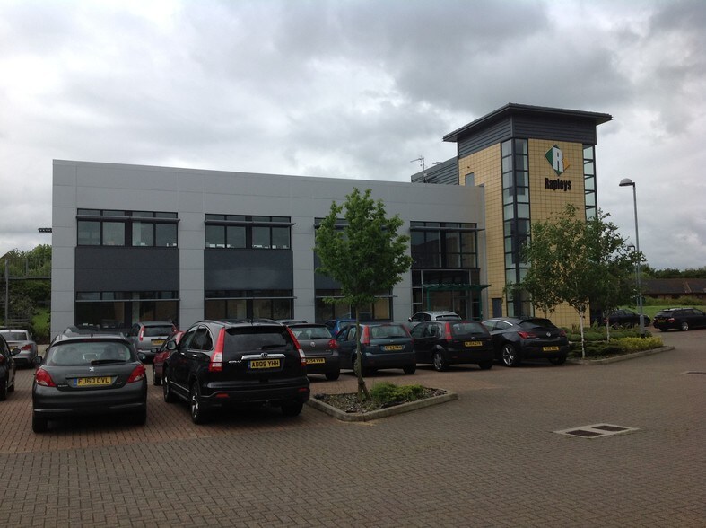 2 Falcon Rd, Huntingdon for sale - Primary Photo - Image 1 of 1