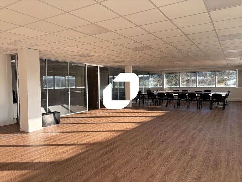 Office in Bron to rent - Interior Photo - Image 3 of 9
