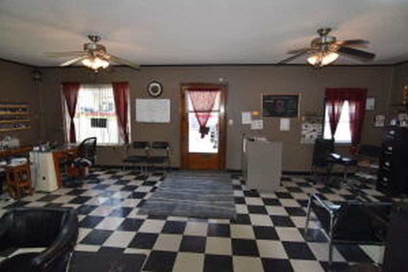 510 S Main St, Carrollton, MO for sale - Interior Photo - Image 2 of 12